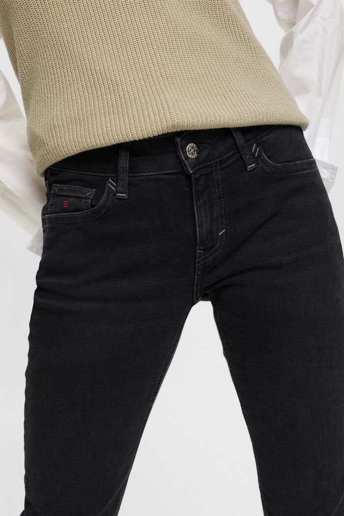 Recycelt: Stretchjeans mit schmaler Passform