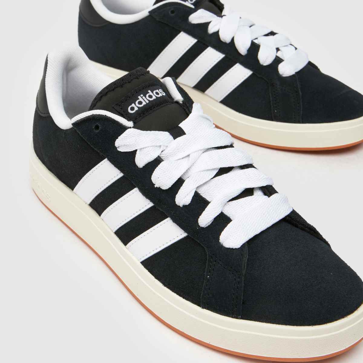 adidas Grand Court Base 00s cipők fekete-fehérben