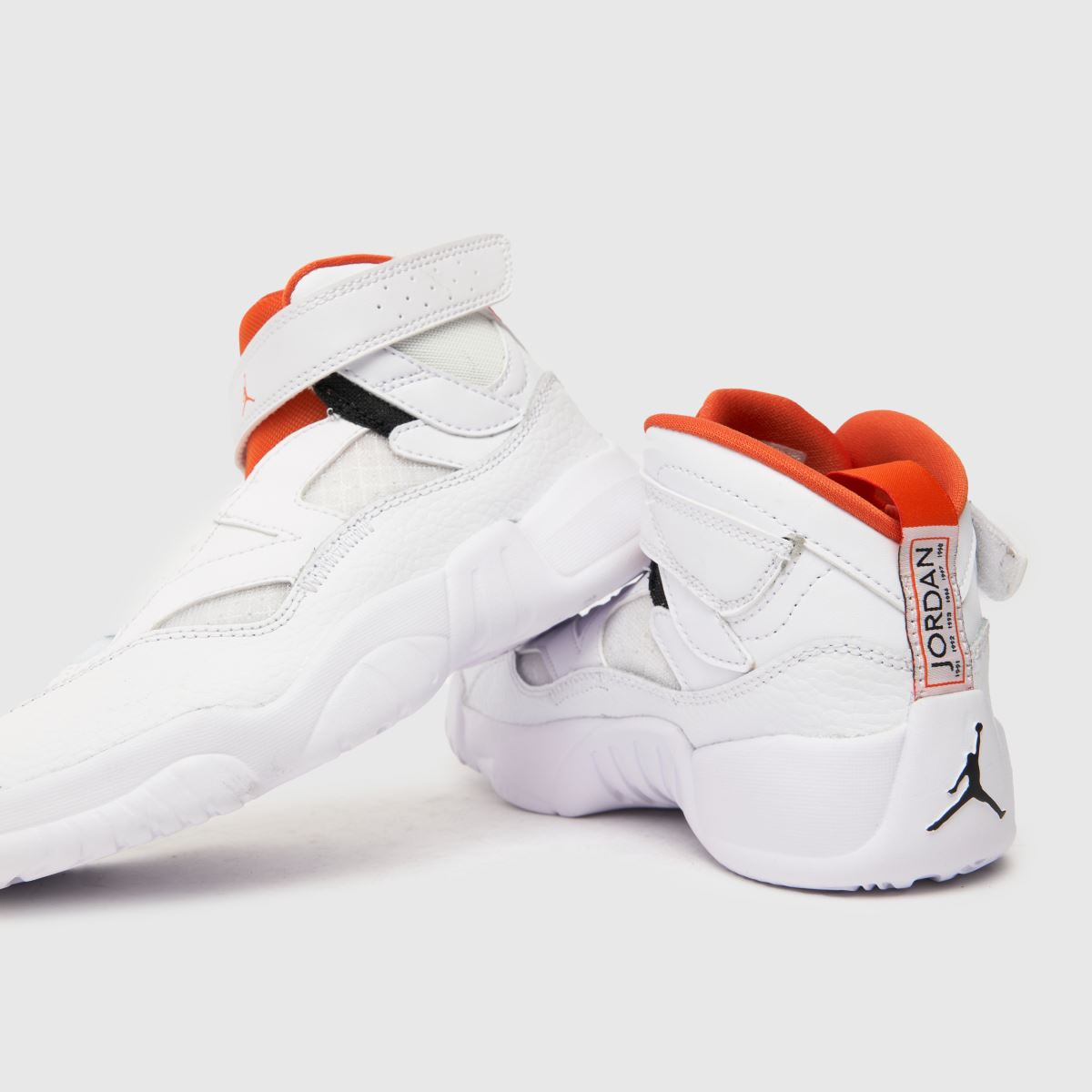 Nike Jordan vita och svarta Jumpman två treyskor för barn