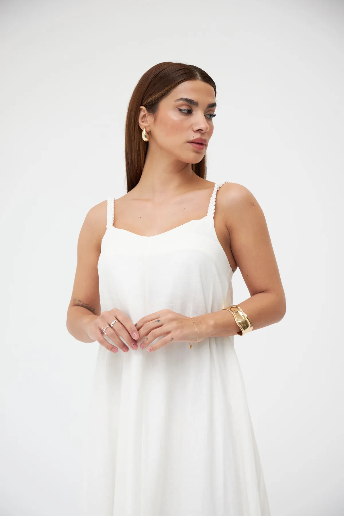 Laluvia  Ecrufarbenes, langes Leinenkleid mit Strickriemen