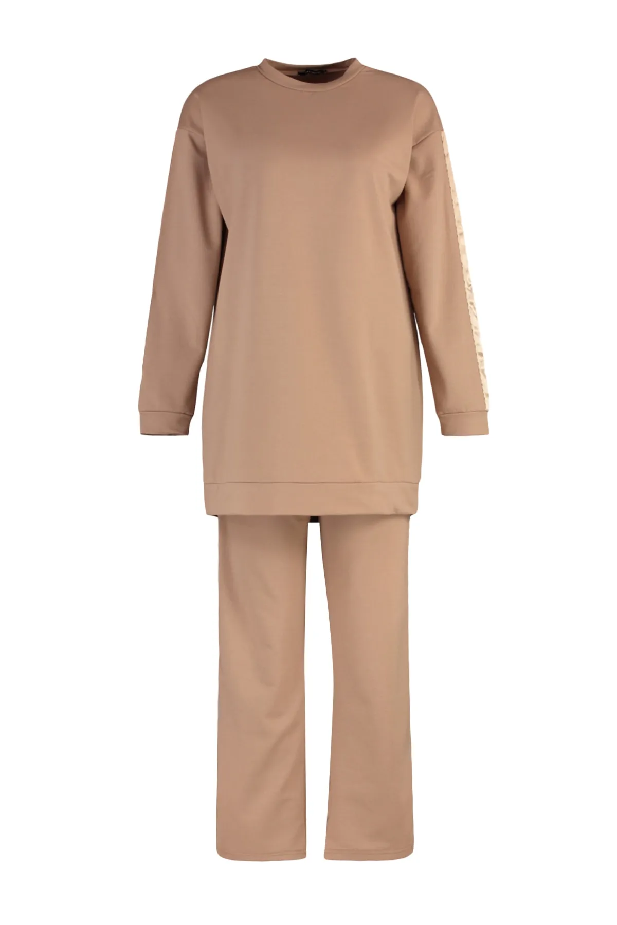 Trendyol Modest  Detailliertes Strick-Trainingsanzug-Set mit Nerzstreifen TCTAW23EN00049