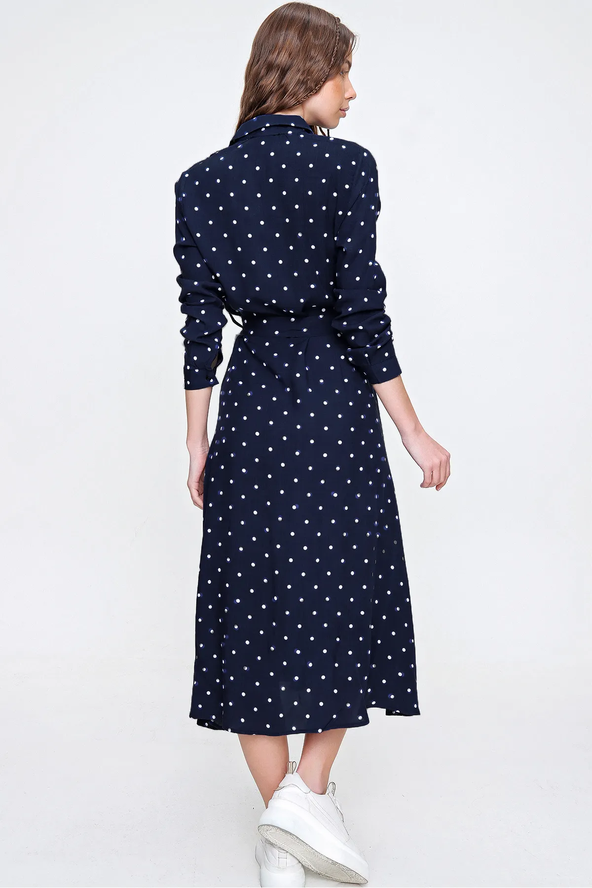 Trend Alaçatı Stili  Ozeanblaues, gepunktetes, gewebtes Viscon-Hemdkleid für Damen ALC-X6247