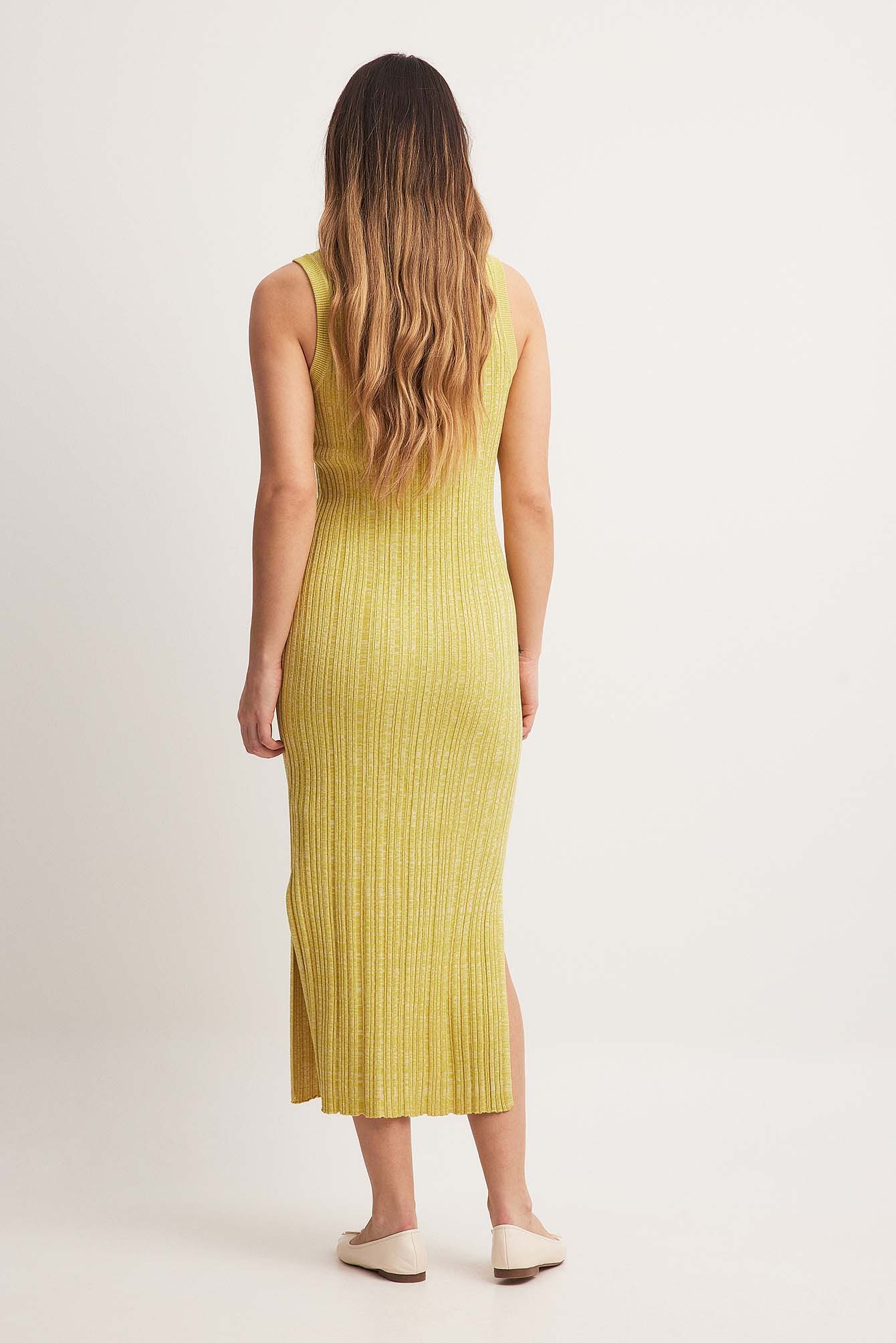 Ärmelloses Midikleid aus Rippenstrick