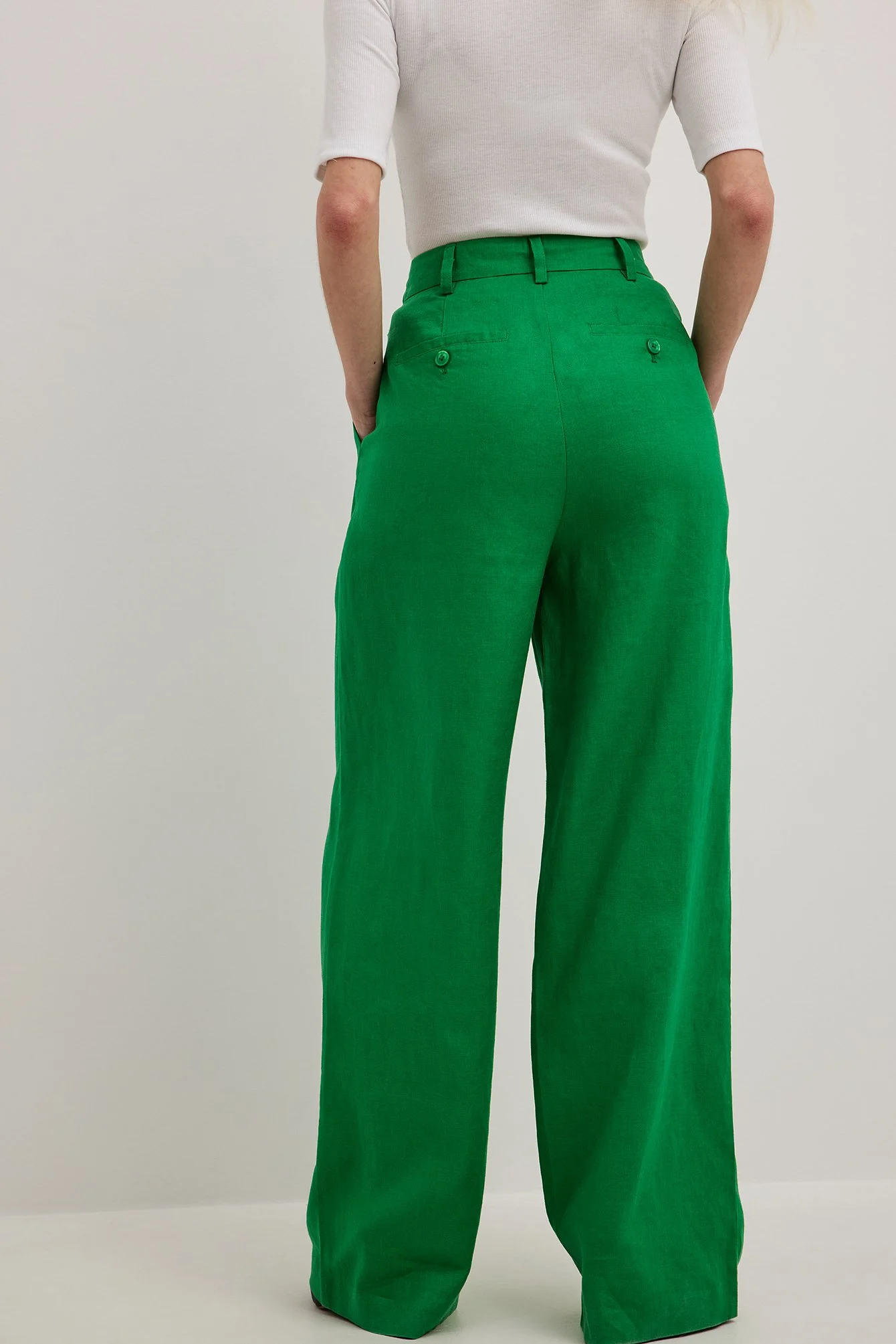 Leinenhose mit weiten Beinen