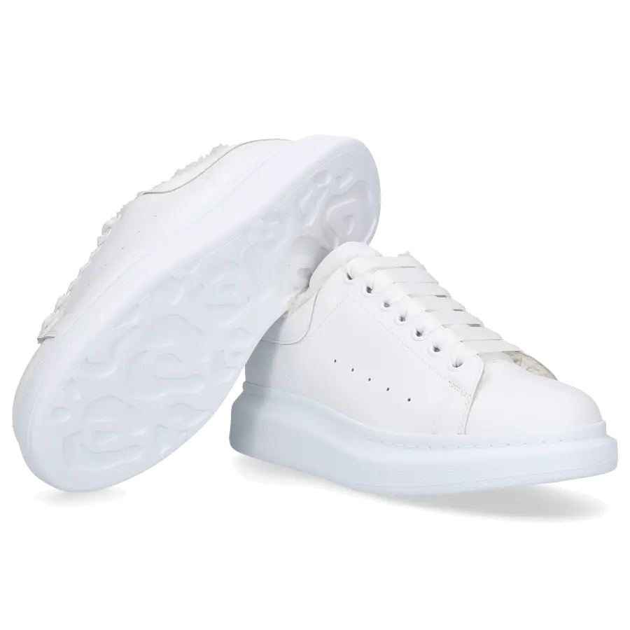 Alexander McQueen - Sneaker low LARRY Kalbsleder - weiß
