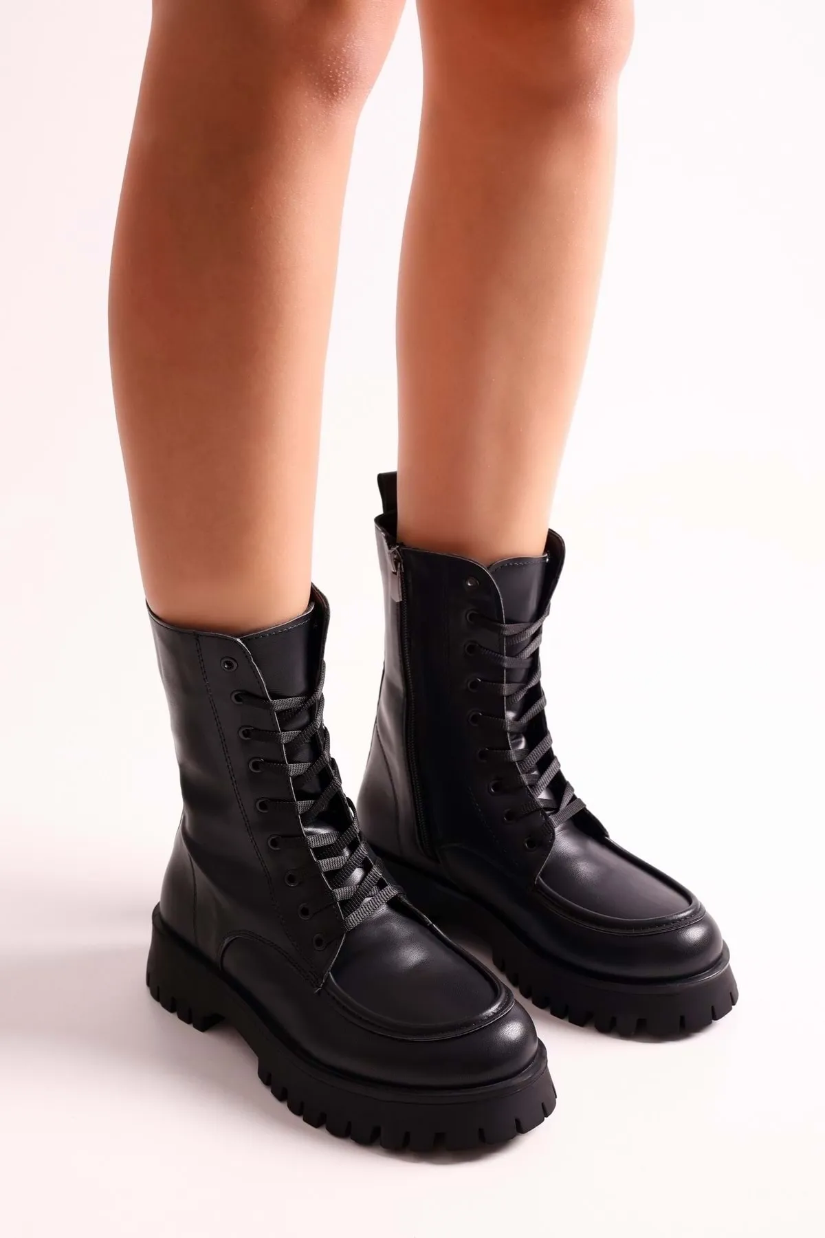 Shoeberry  Damen Colette Schwarze Stiefel Schwarze Haut