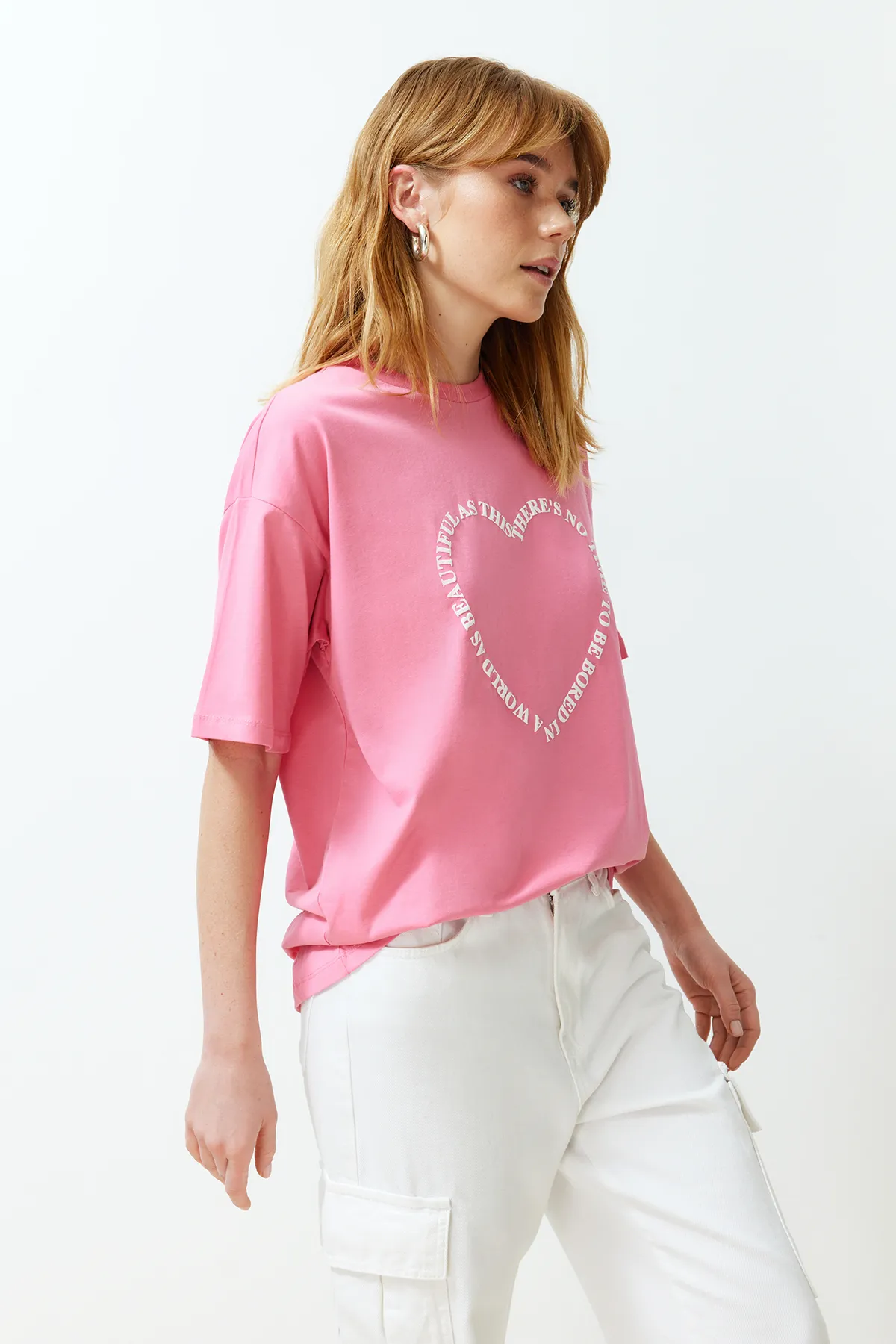 Trendyol Collection  Rosa, 100 % Baumwolle, mit Herz-Slogan-Aufdruck, übergroßes, bequem geschnittenes Strick-T-Shirt TWOSS24TS00139