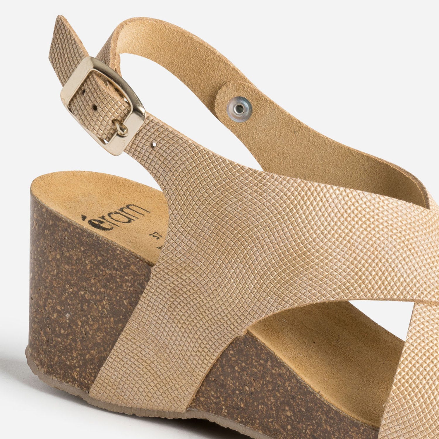 Sandale compensée anatomique beige doré en cuir embossé