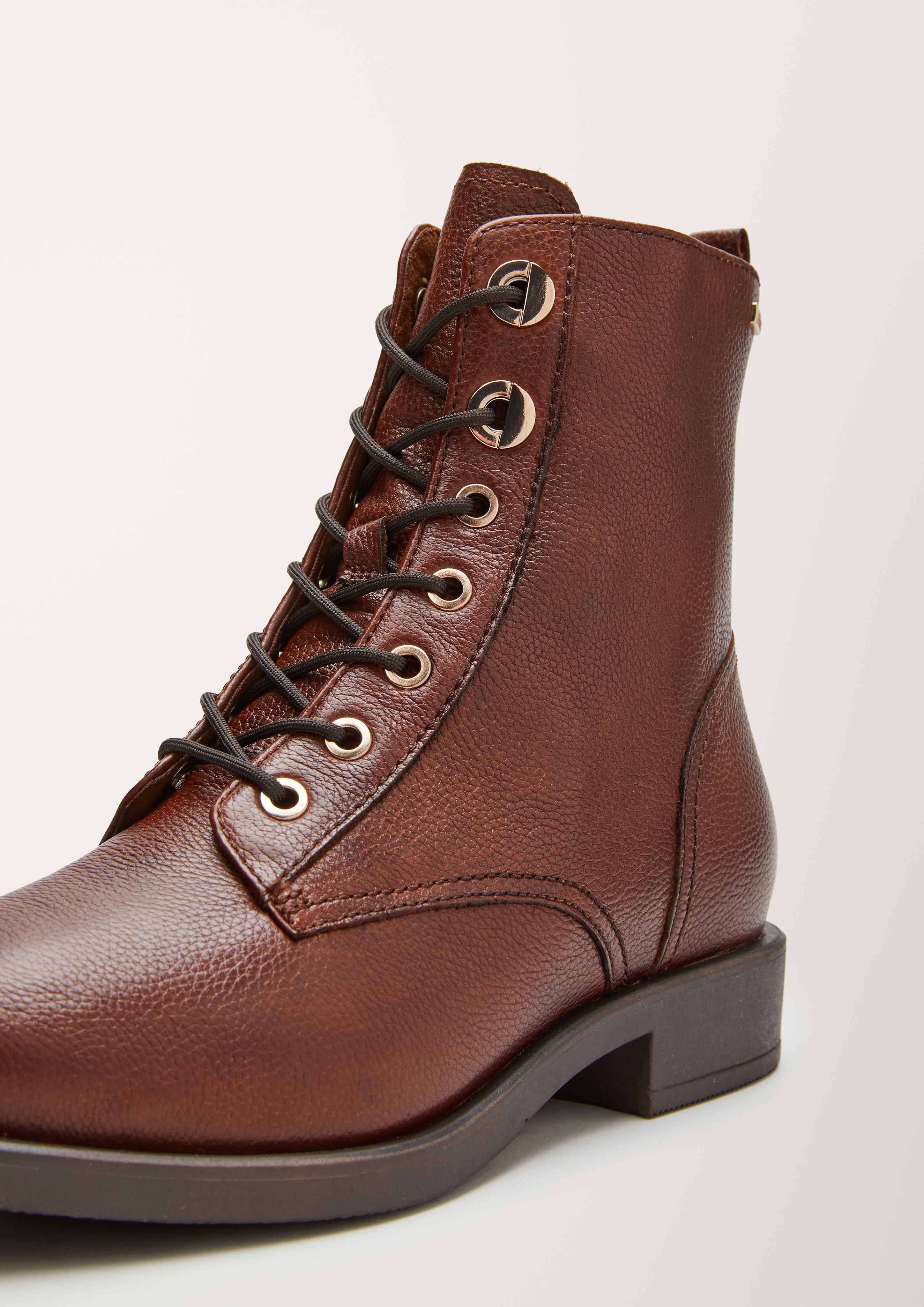 Schnürstiefel aus Leder  101.107.101.25121-305