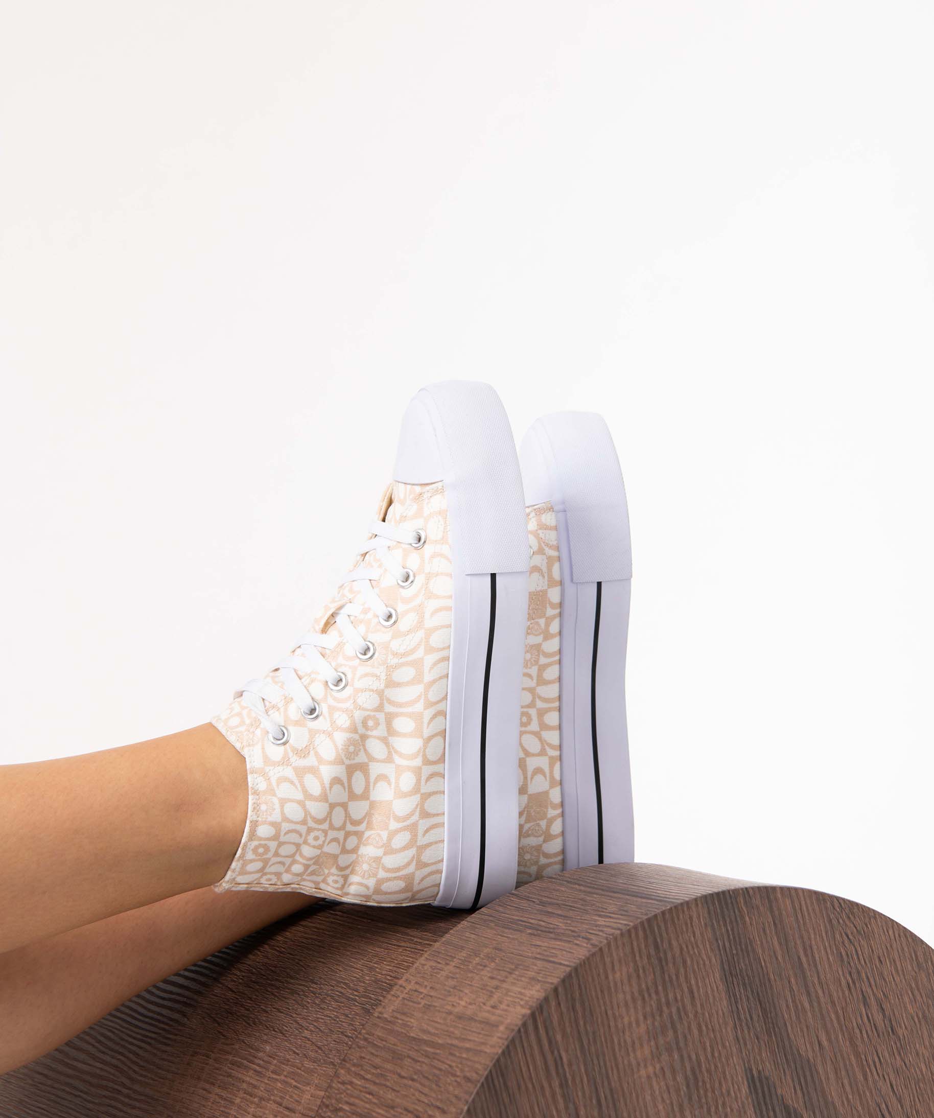 Baskets femme mid-cut en toile imprimée damier beige | GEMO