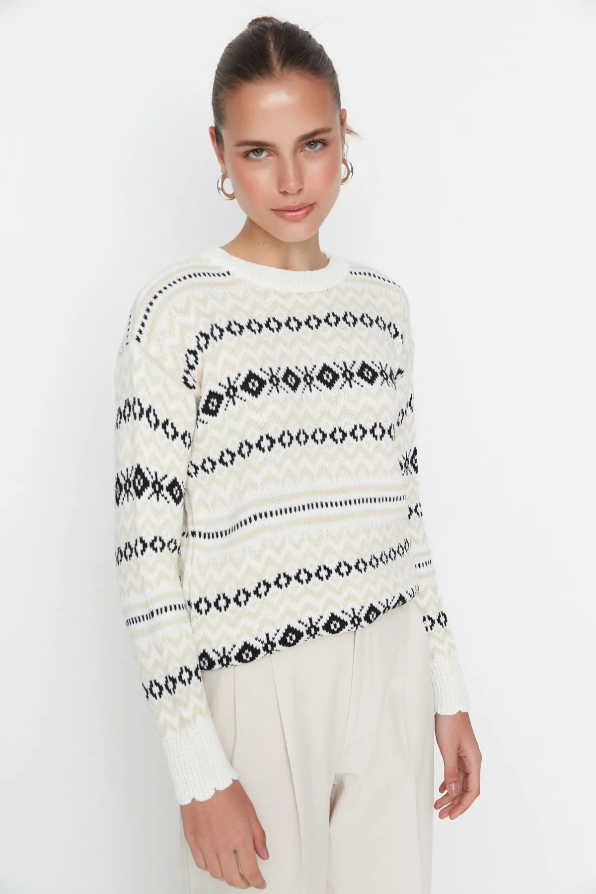 Trendyol Collection  Ecrufarbener Jacquard-Pullover TWOAW23KZ00289