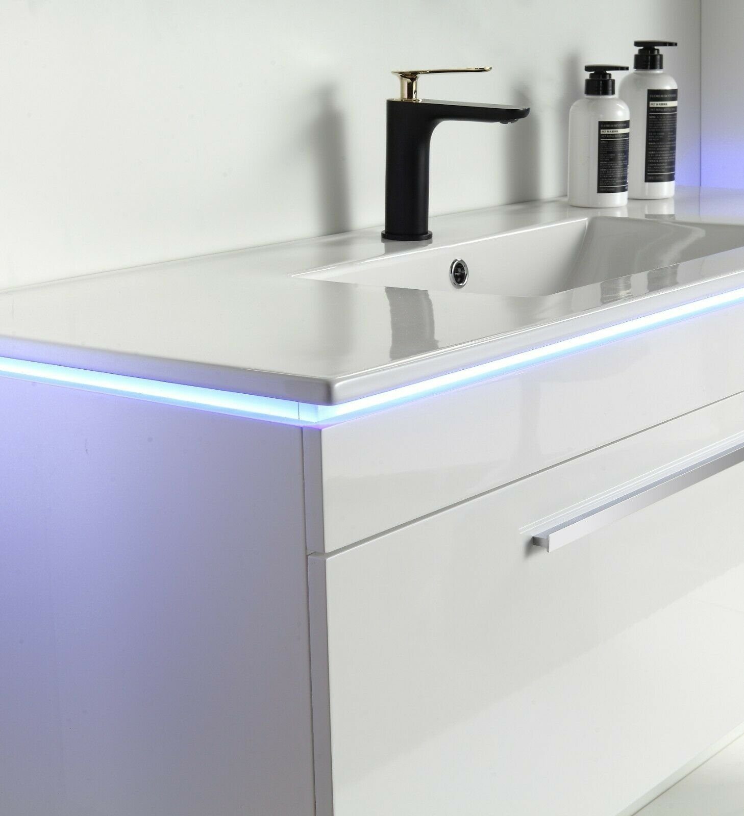 Faizee Möbel Badmöbel-Set Badmöbel Set 90 cm Weiß komplett Set Vormontiert Weiß mit LED, (Komplett-Set, 5-St), badmöbel set Weiß komplett Set LED-Spiegel mit Touch-Funktion