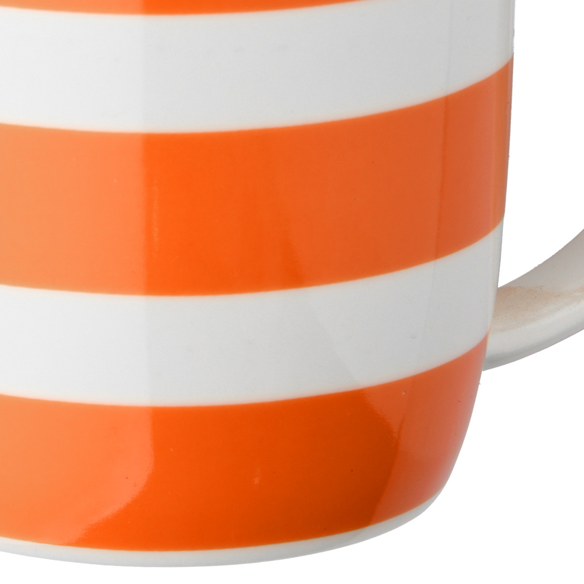 Tasse mit weißen Streifen