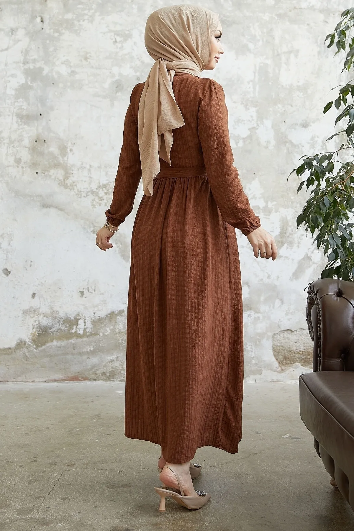 InStyle  Lemina-Kleid mit Gürtel – Bitterbraun