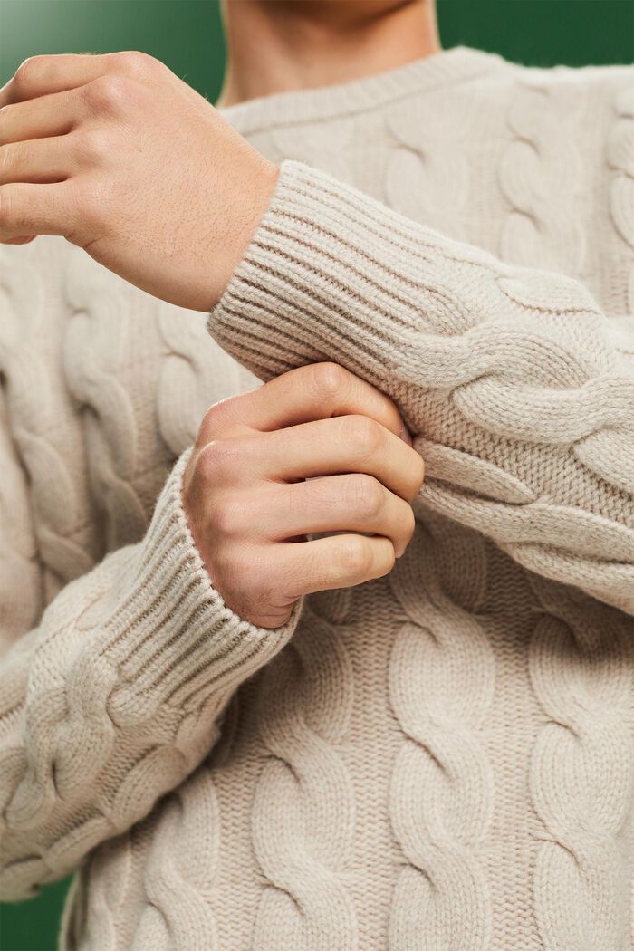 Zopfstrickpullover aus Wolle