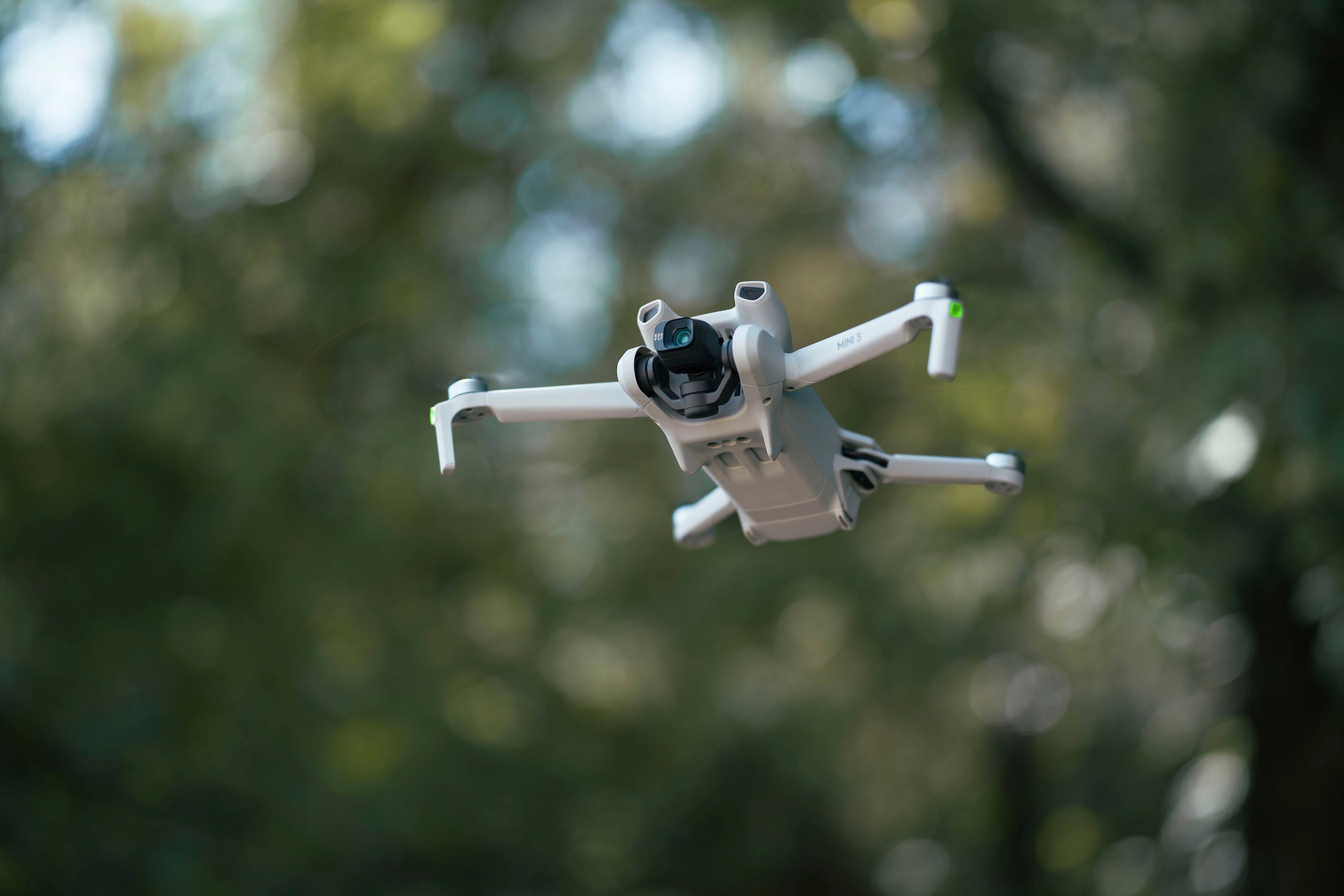 DJI Mini 3 Fly More Combo & DJI RC Drohne (4K Ultra HD)