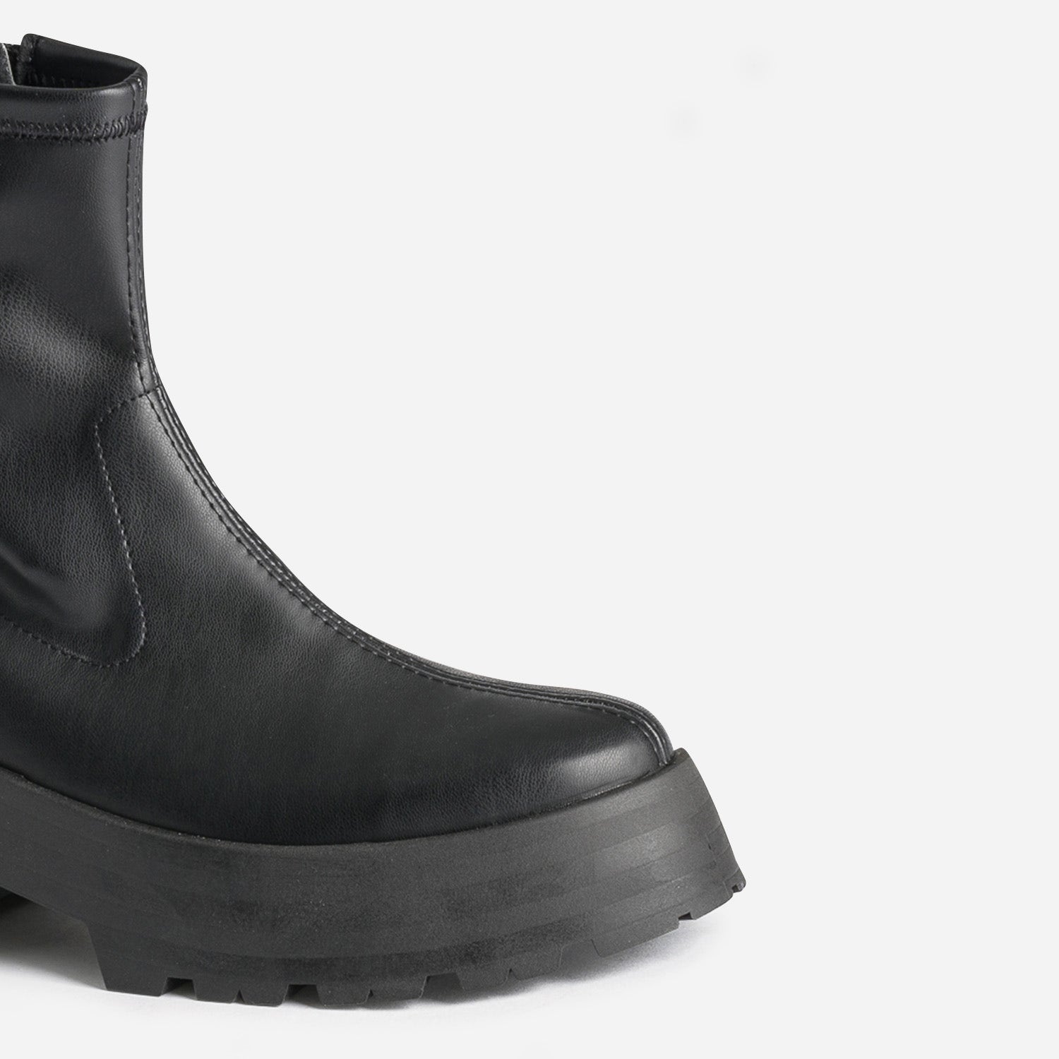 Boots TEXTO noir à semelle épaisse et crantée
