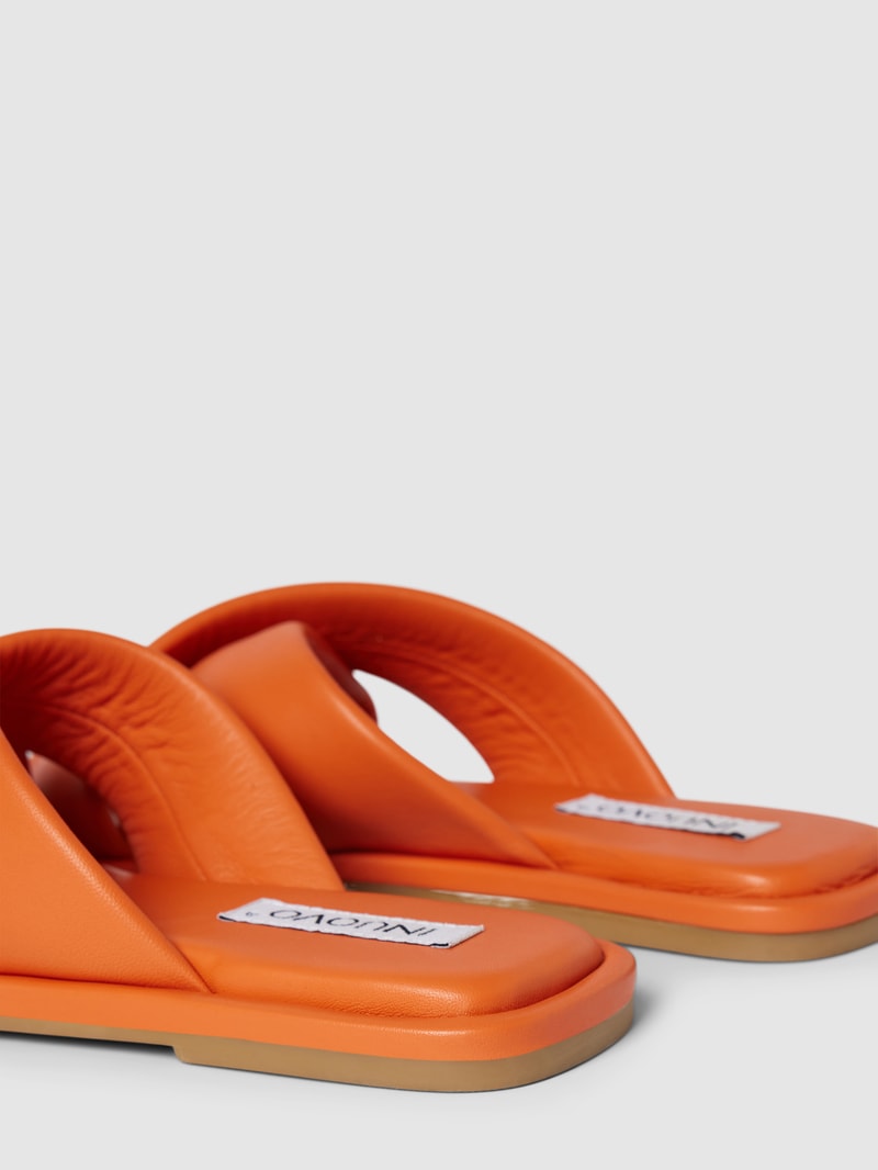 Slides mit gekreuzten Riemen in orange