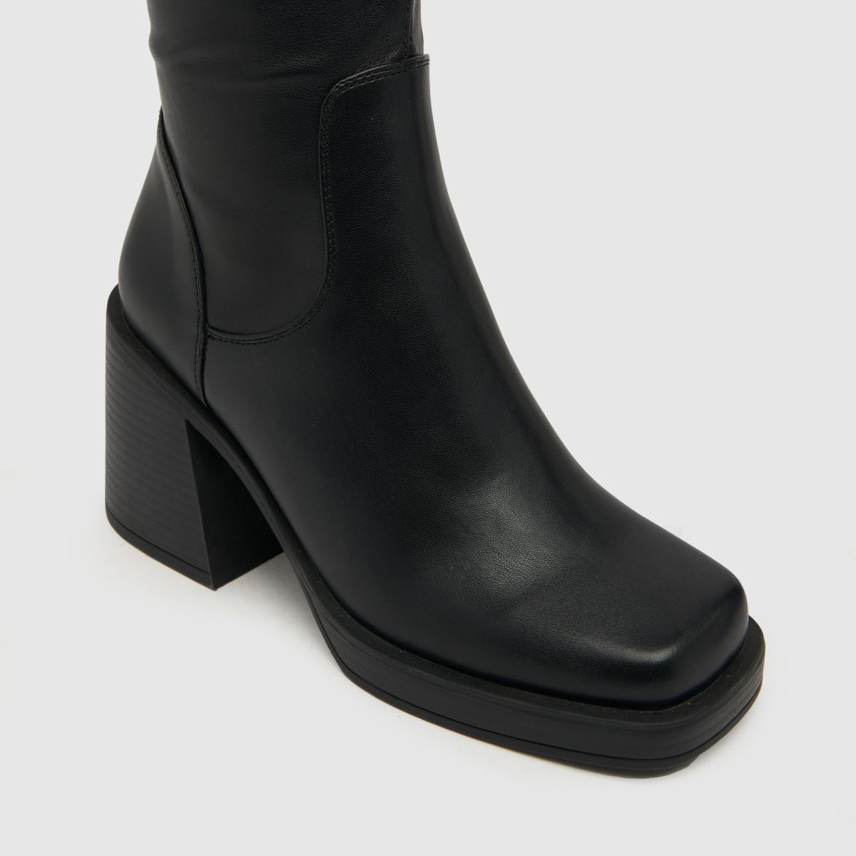 Schuh – Danielle – Svarta platåkängor med knähöga ben