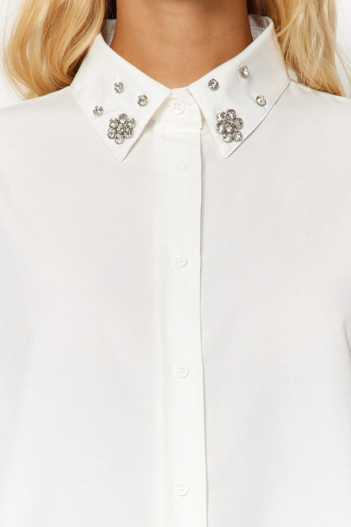 Trendyol Collection  Ecrufarbenes, gewebtes Oversize-Hemd mit Steinkragendetail TWOAW24GO00168