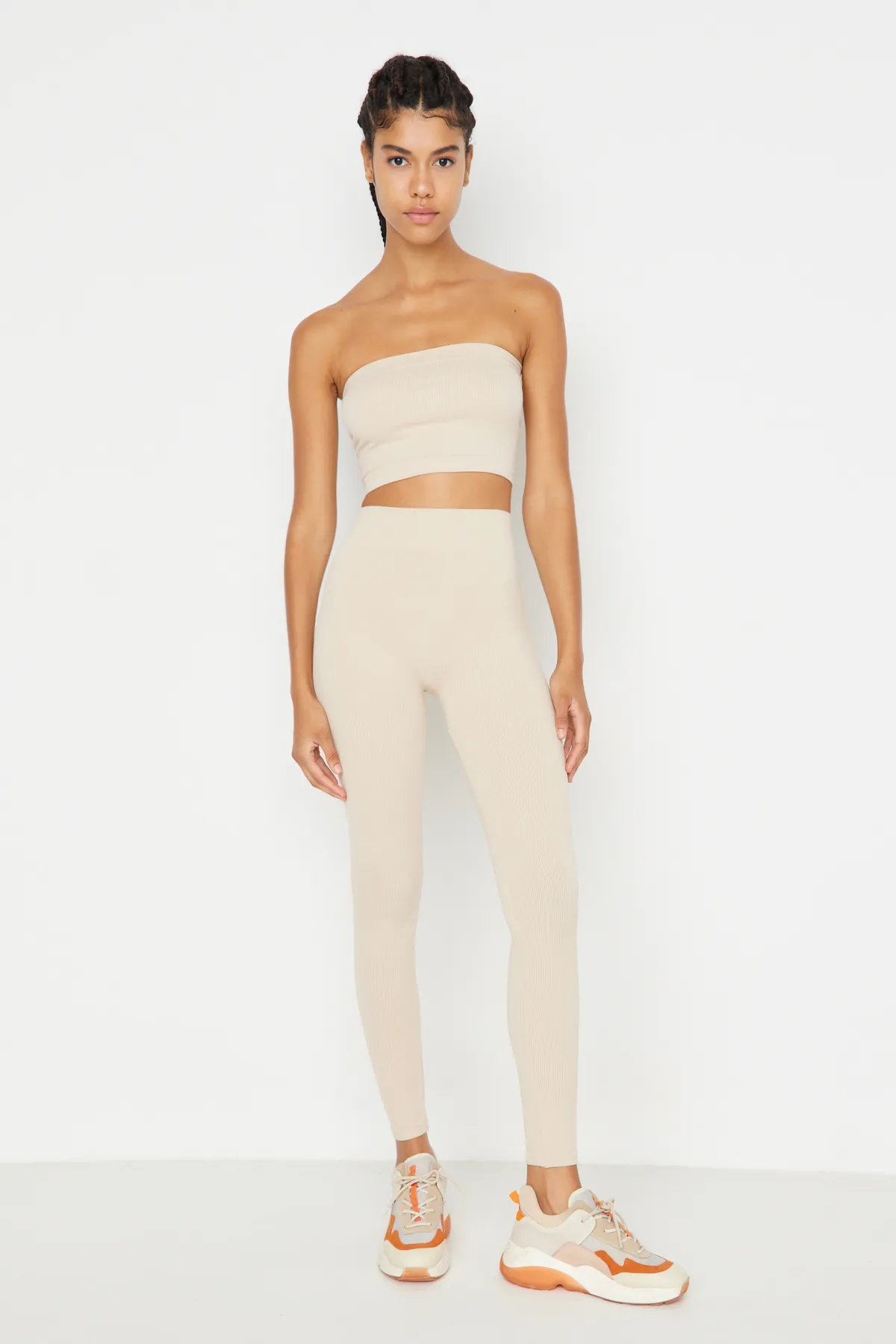 Trendyol Collection  Beigefarbene, nahtlos/nahtlos gestrickte Sport-Leggings in voller Länge TWOAW20TA0071
