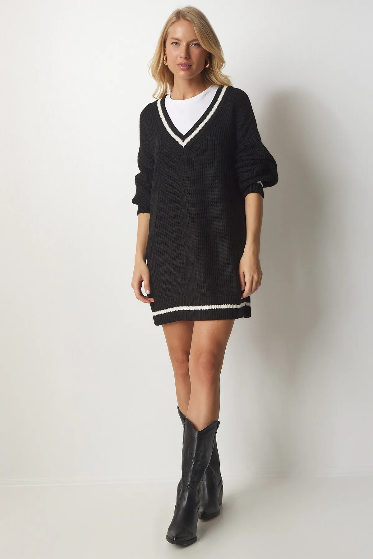 Happiness İstanbul  Schwarzes, langes, übergroßes Strick-Sweatshirt mit V-Ausschnitt für Damen, BP00140