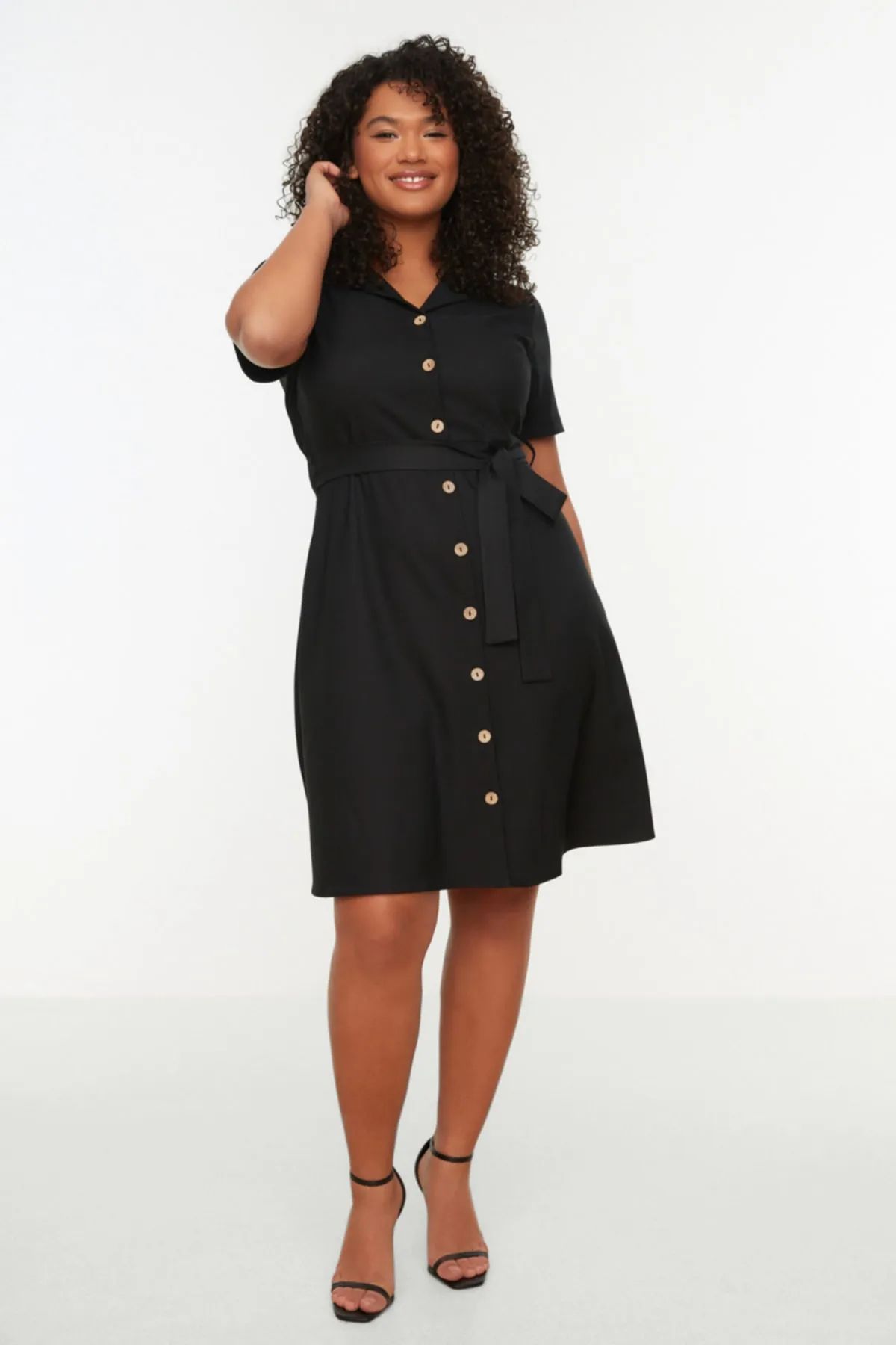 Trendyol Curve  Schwarzes gewebtes Hemdblusenkleid mit Gürtel TBBSS22AH0079
