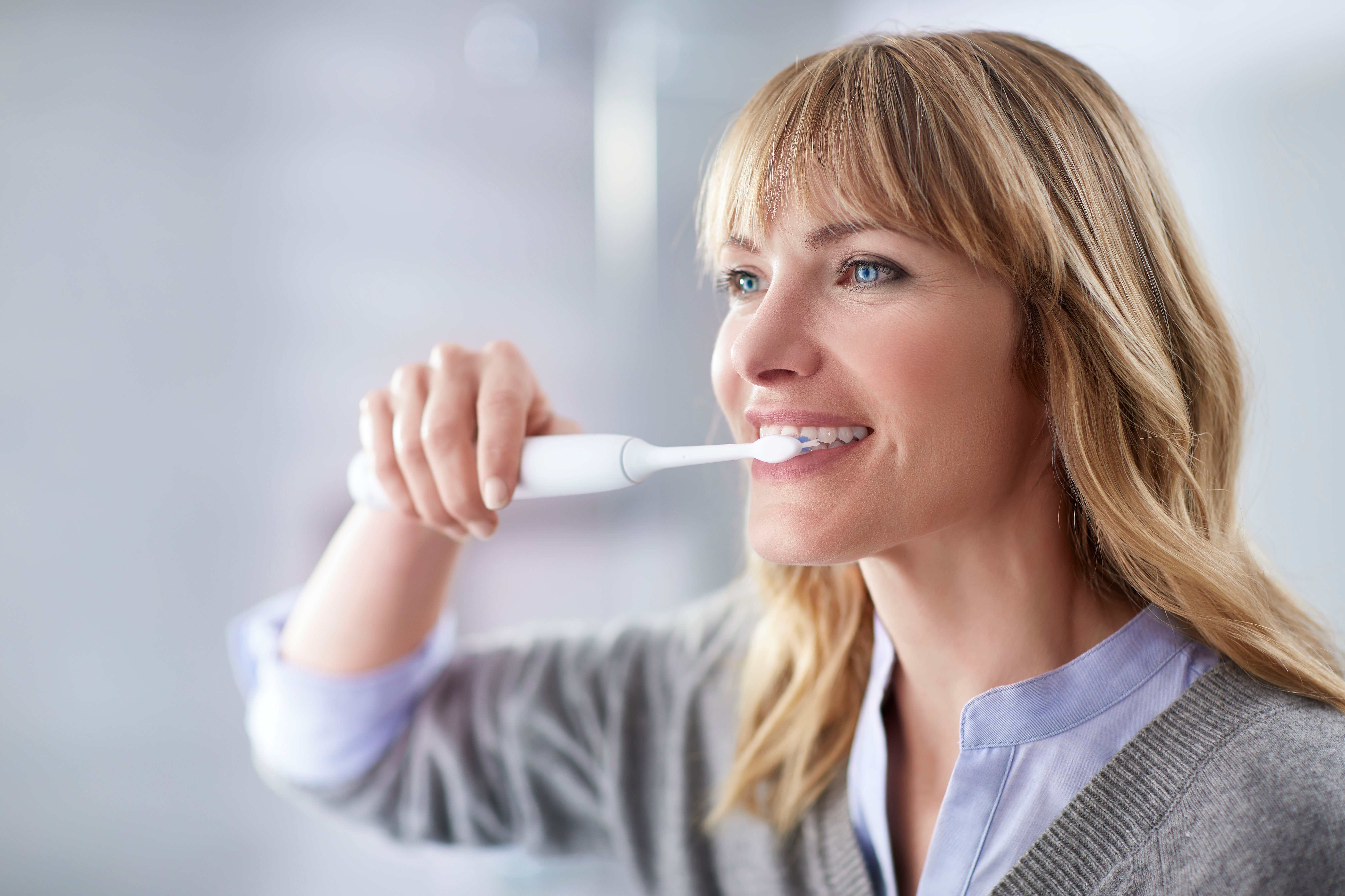 Philips Sonicare Elektrische Zahnbürste HX6807/51, Aufsteckbürsten: 2 St., ProtectiveClean 4300 mit Schalltechnologie, inkl. Clean Putzprogramm