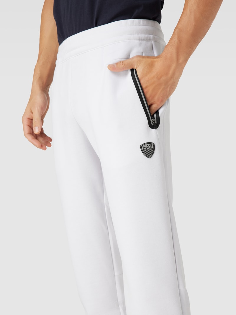 Sweatpants mit Eingrifftaschen in weiß