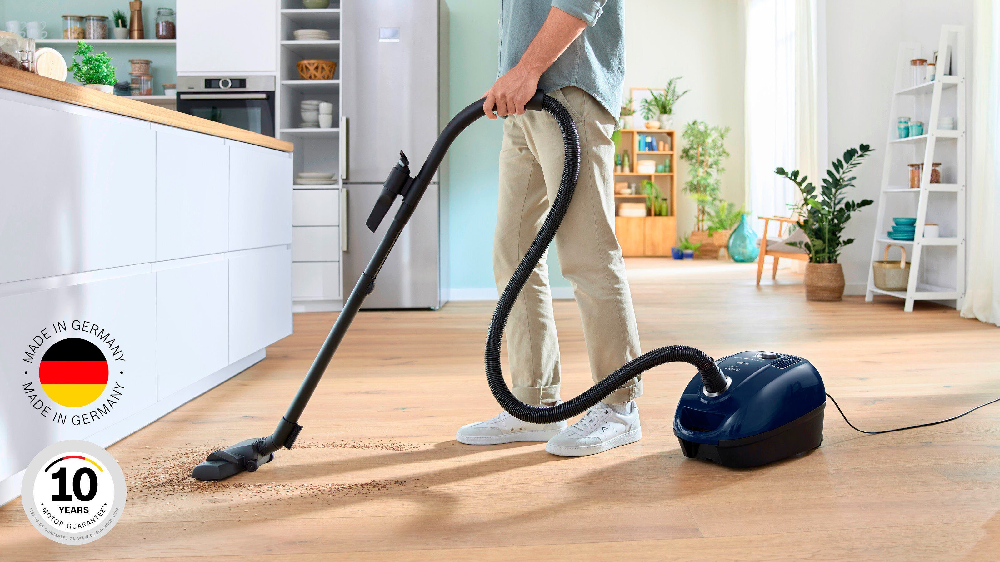 BOSCH Bodenstaubsauger BGD38BU2, 600 W, mit Beutel, aus 30 % recyceltem Kunststoff