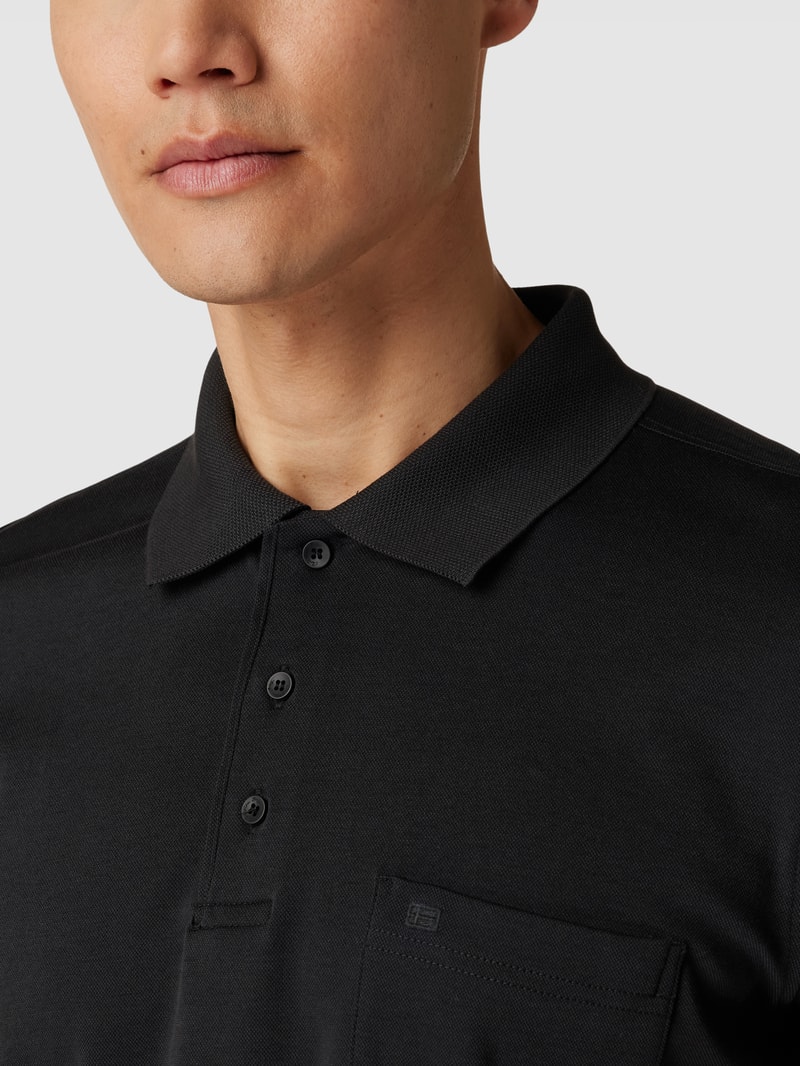 Poloshirt mit kurzer Knopfleiste und Logo-Stickerei in schwarz