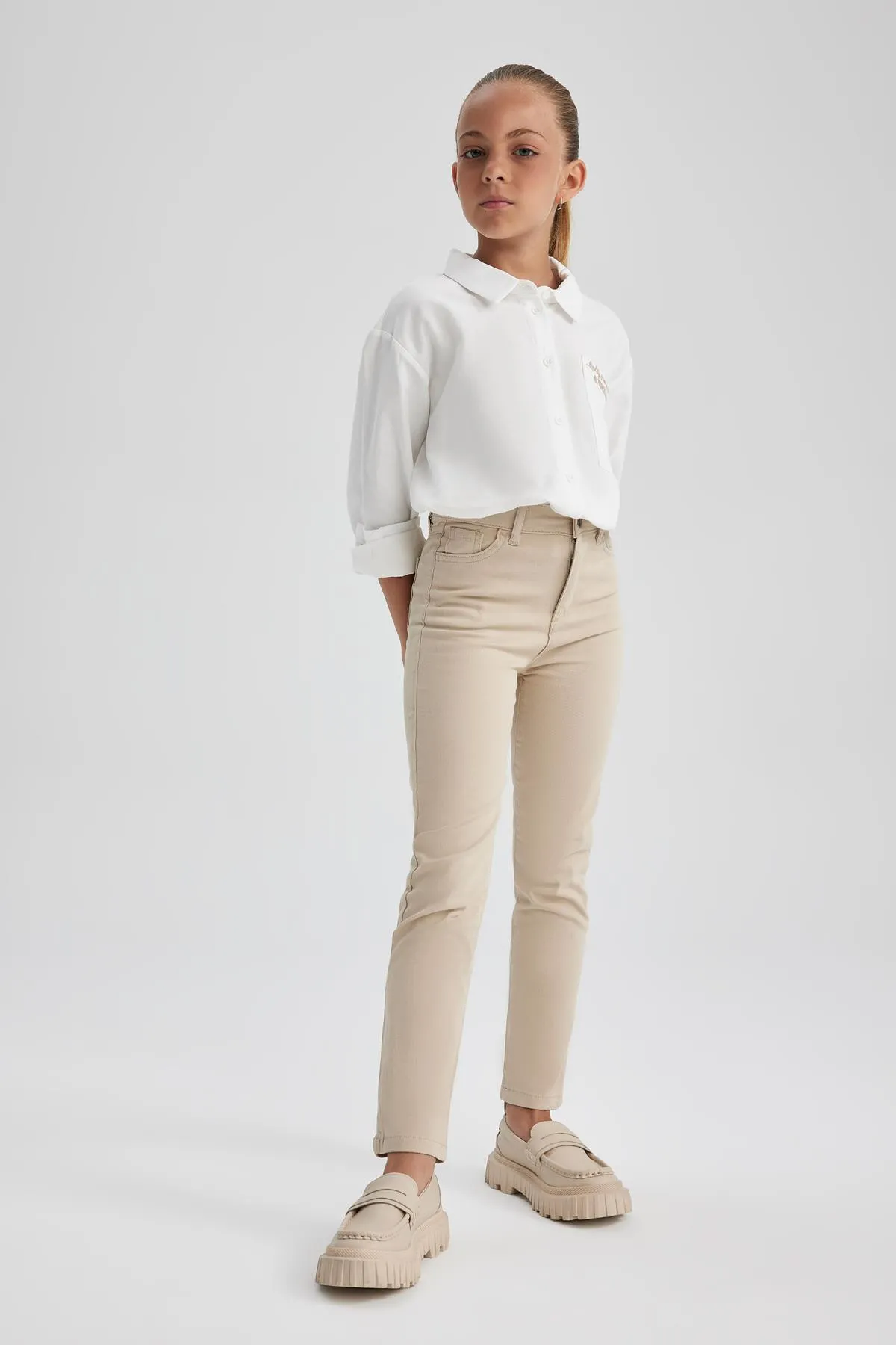 DeFacto  Beige Slim-Fit-Schulhosen für Mädchen K9028a623au