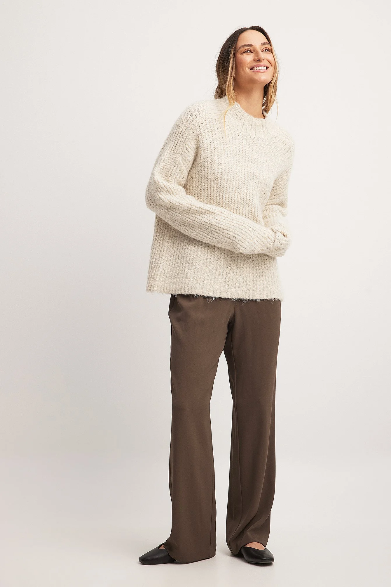 Relaxte Hose mit mittelhoher Taille