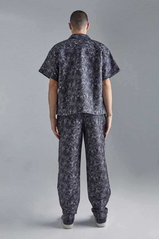 Kastiges Hemd und Hose