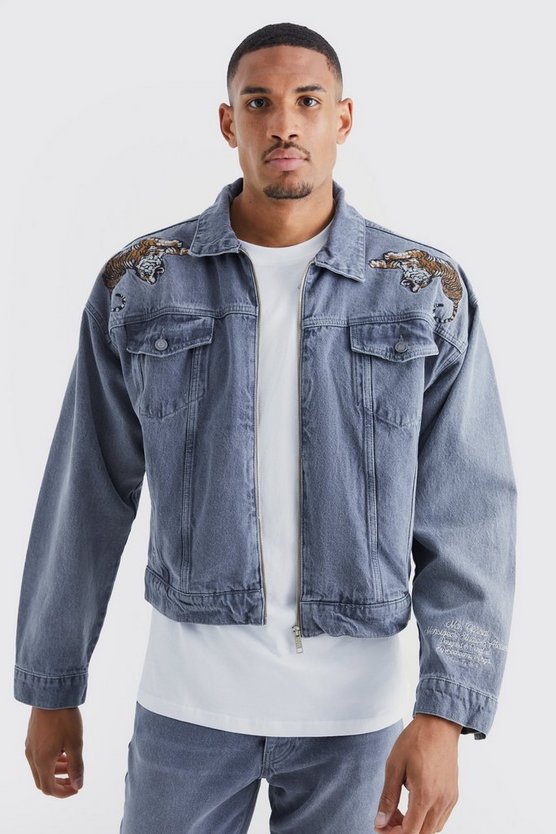 Tall kastige Jeansjacke mit Tiger-Applikation