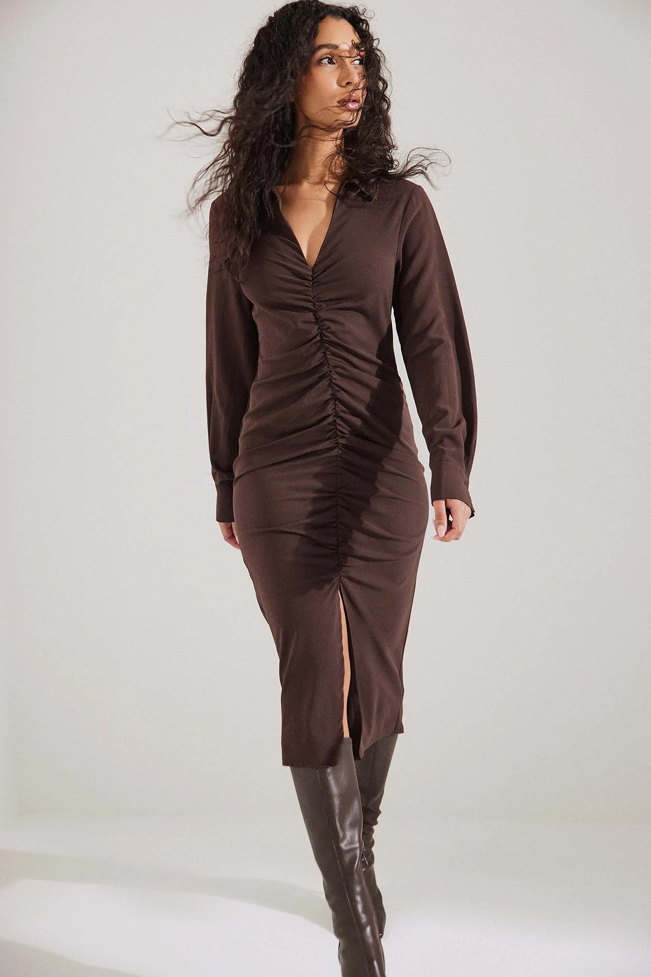 Midikleid mit Rüschen vorne