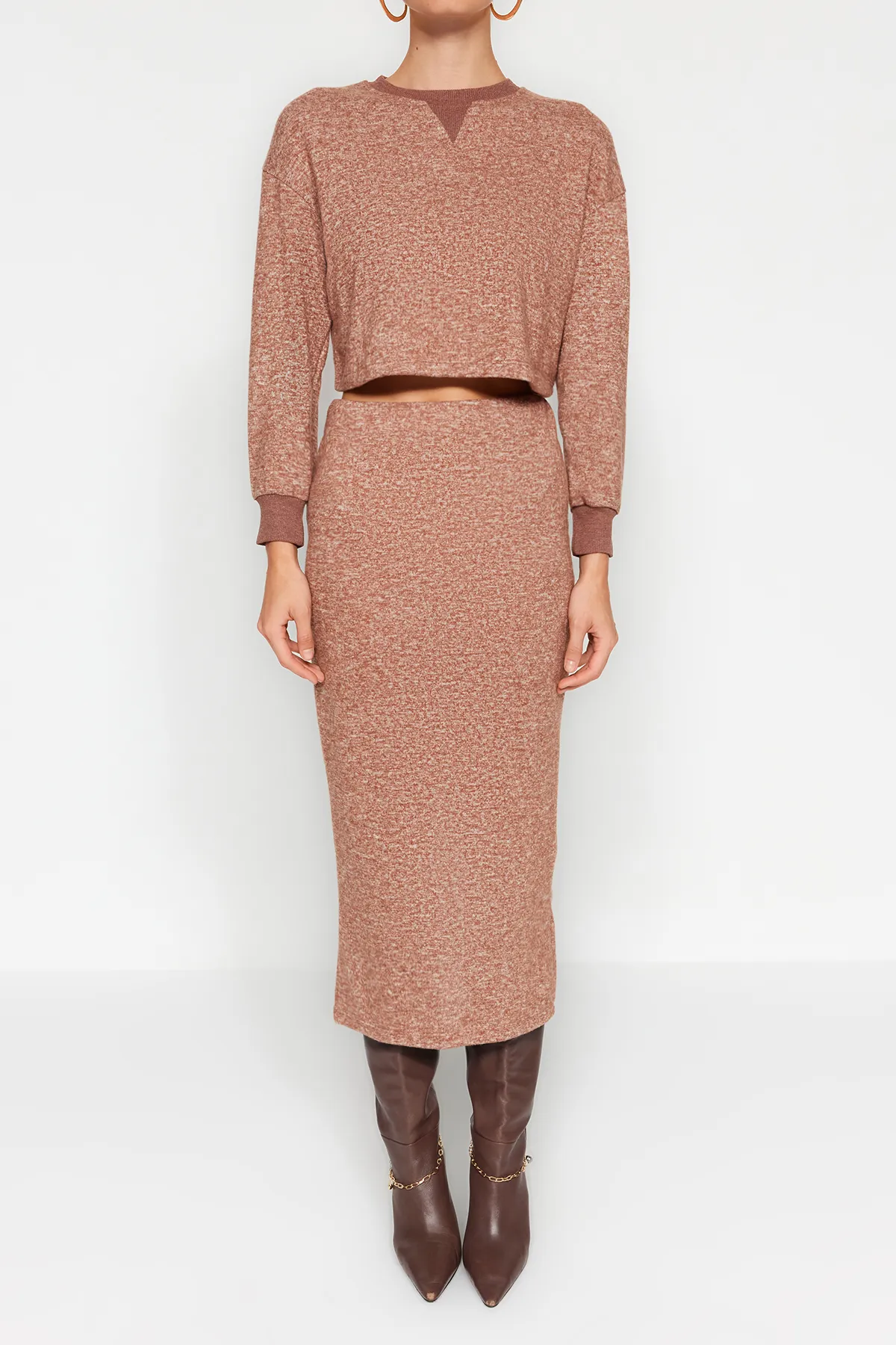 Trendyol Collection  Set aus Oberteil und Unterteil aus weichem Strickstoff in Kamel TWOAW24AU00071