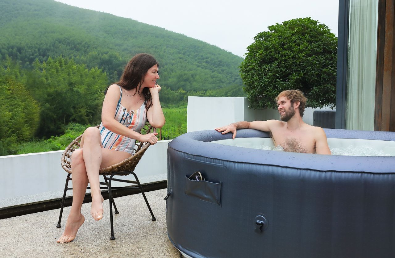 PureHaven MSpa PureHaven aufblasbarer Whirlpool 204x204x70 cm für 6 Personen selbstreinigend inkl. Filterkatuschen und Abdeckung Leergewicht 42 kg