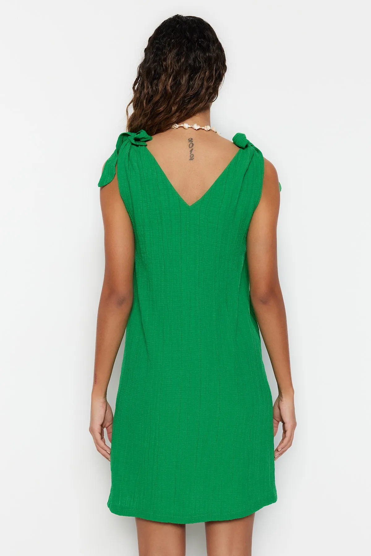 Trendyol Collection  Grünes, gewebtes Mini-Strandkleid zum Binden TBESS23EL00108