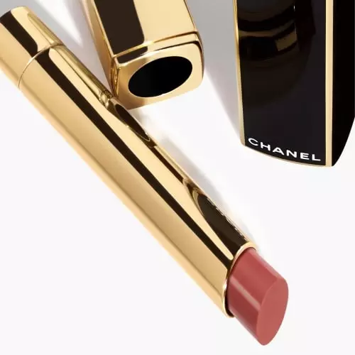 ROUGE ALLURE L'EXTRAIT High-intensity red. an extract of light and care