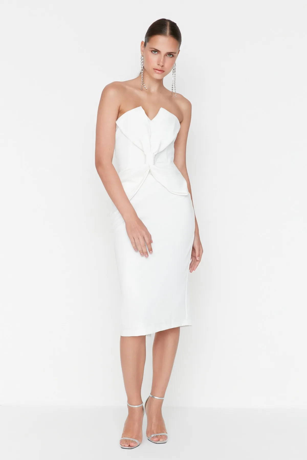 Trendyol Collection  Ecru-Kragen, detailliertes Hochzeits-/Hochzeits-Elegantes Abendkleid TPRSS22EL00023