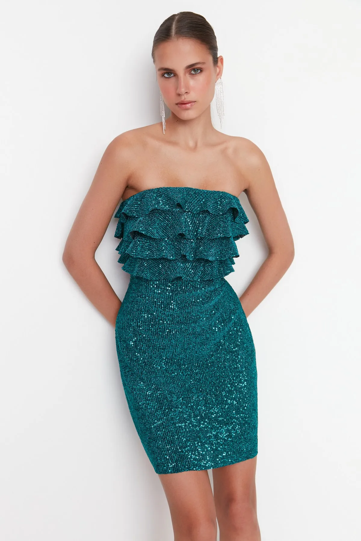 Trendyol Collection  Grünes Pailletten-Abendkleid TPRSS22EL2015