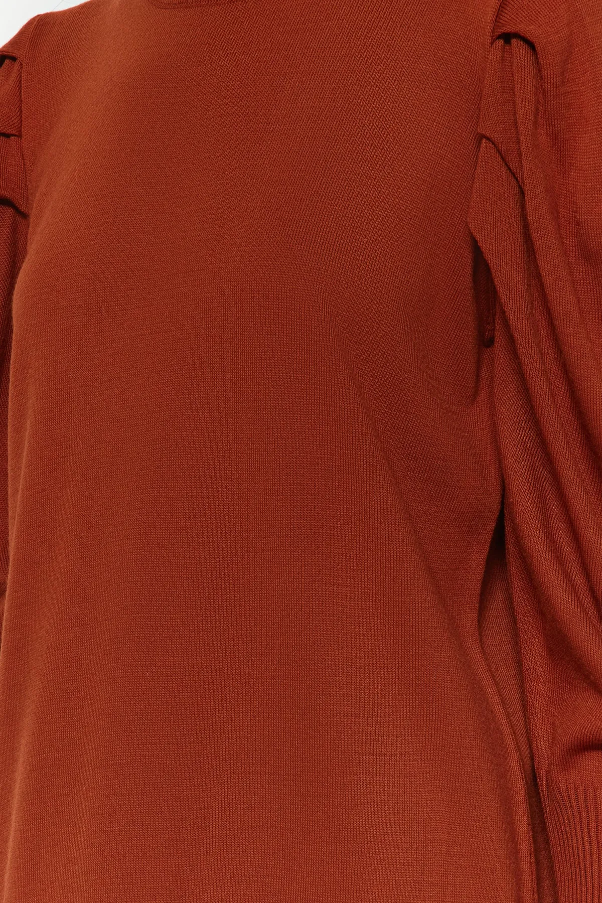 Trendyol Modest  Gerafftes Strickkleid mit gefliestem Rundhalsausschnitt und Schultern TCTAW23EB00047