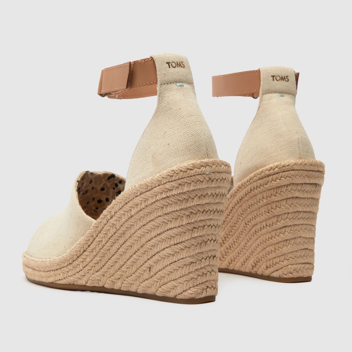 TOMS – Marisol – Naturfärgade sandaler med kilklack
