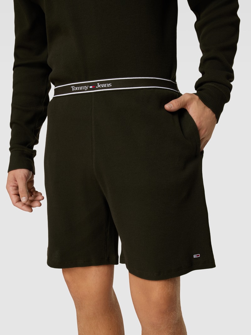 Sweatshorts mit Waffelstruktur in dunkelgrün