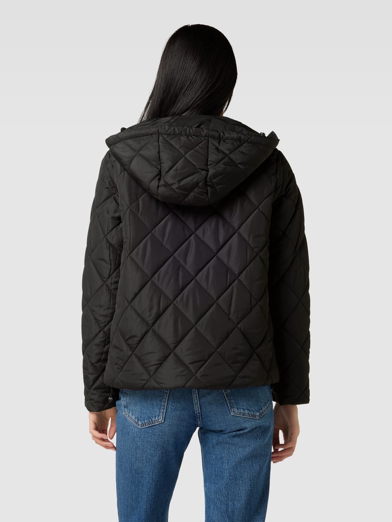 Steppjacke mit Kapuze in schwarz