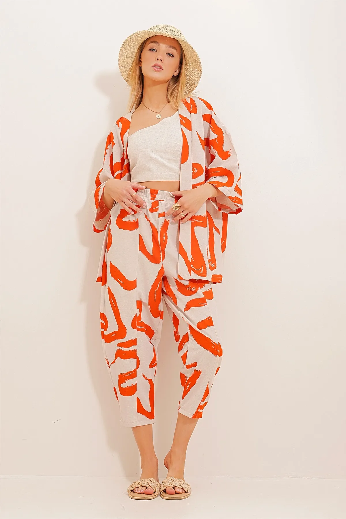 Trend Alaçatı Stili  Orange gemustertes Set aus Baggy-Hose und Kimono für Damen ALC-X10581