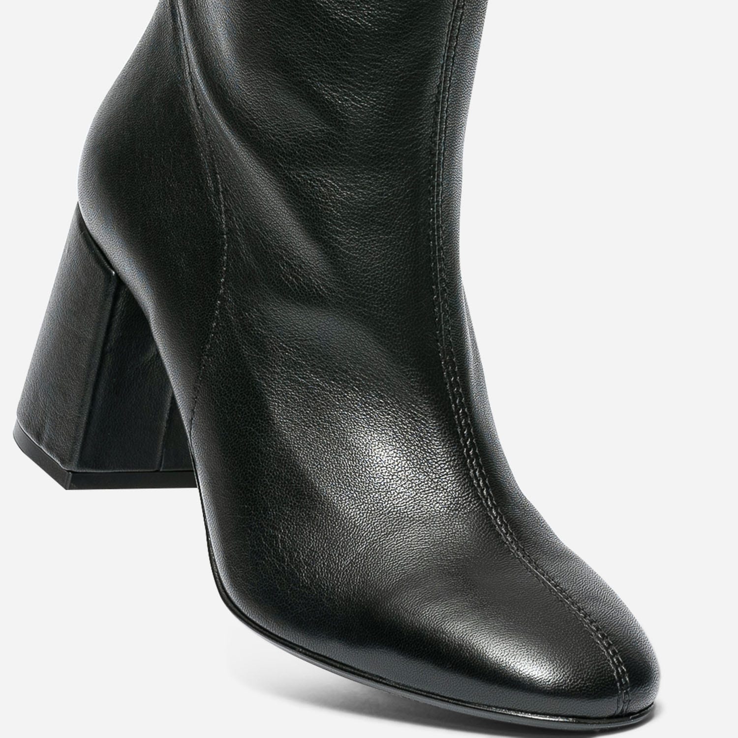 Boots noir en cuir à talon carré