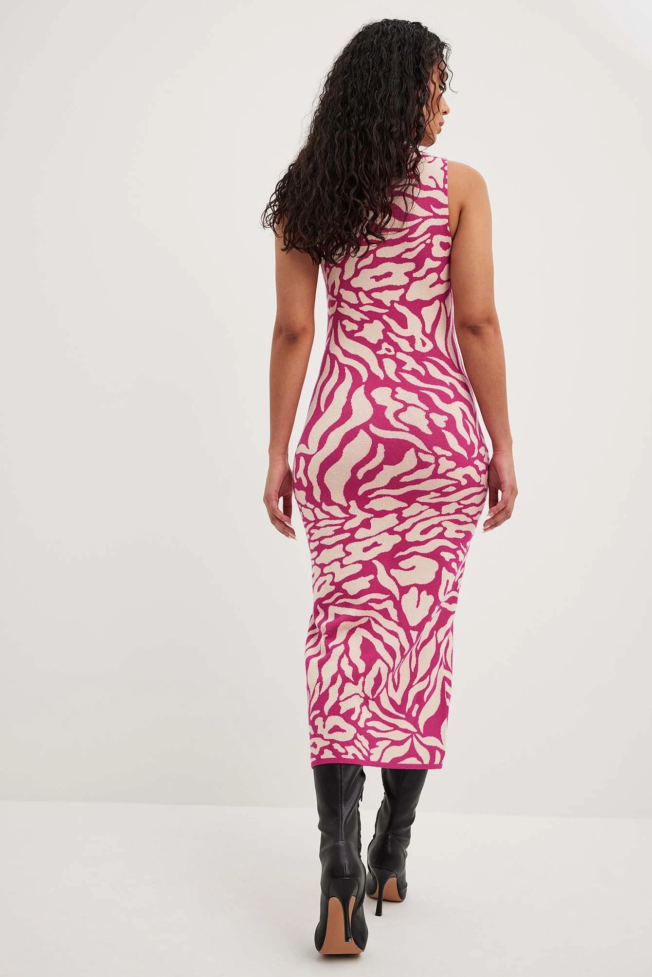 Geripptes Midikleid aus Feinstrick