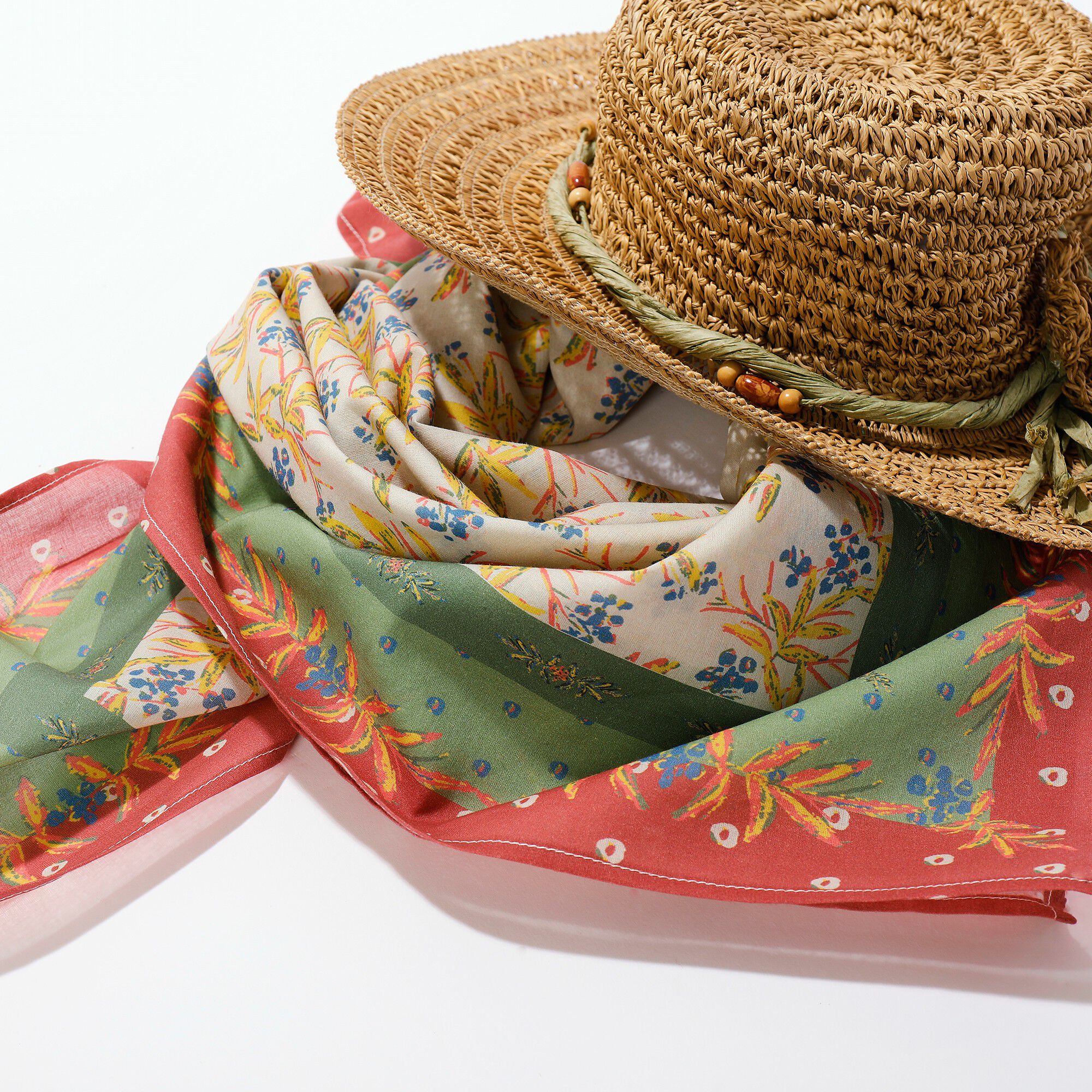 Foulard fabriqué en France imprimé fleurs, 100 x 100 cm